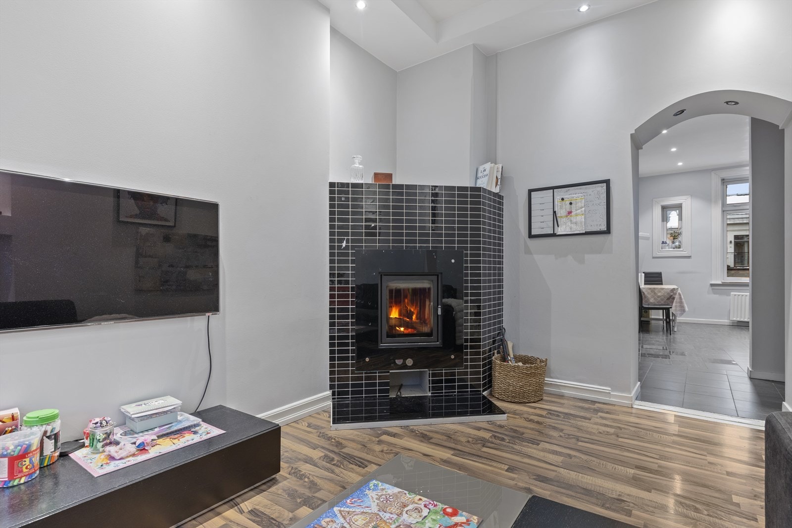 Nydelig flislagt peis. Galleribilde