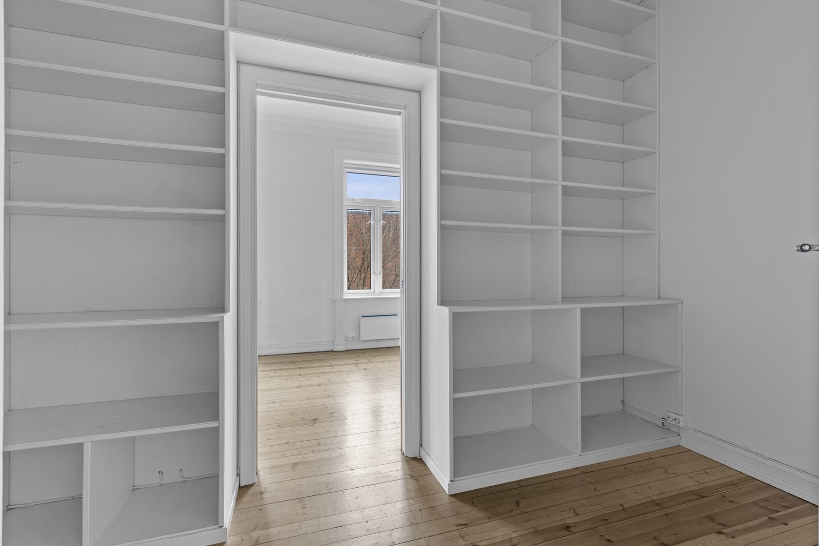 Walking closet tilhørende hovedsoverom. Galleribilde