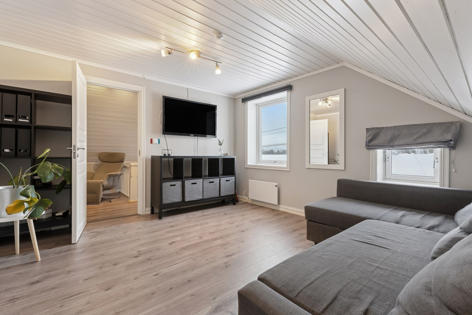 Soverommene har god plass til seng, garderobeløsning og andre småmøbler. Galleribilde