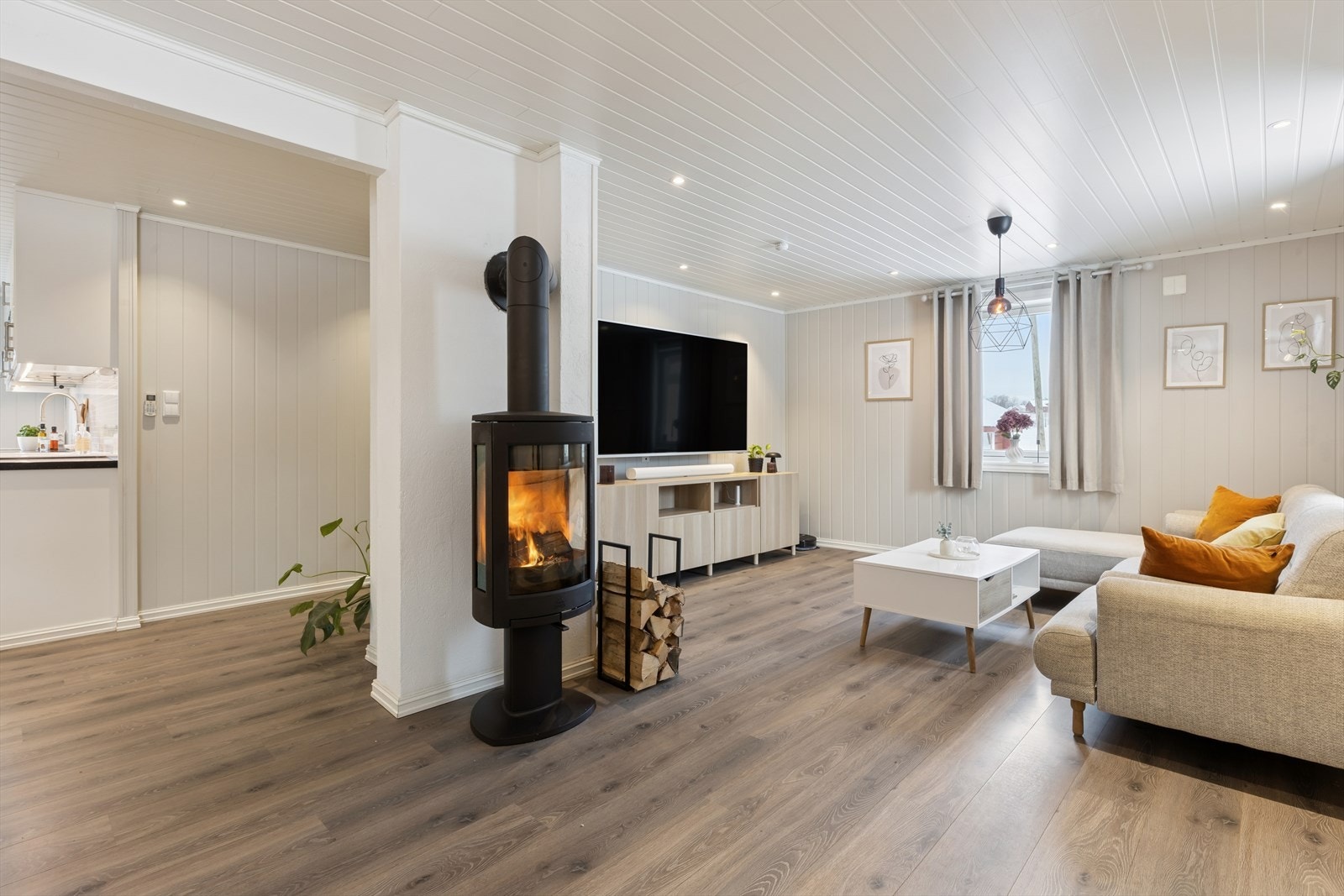 Rommet har en god størrelse som gir fleksibilitet i møbleringen. Galleribilde