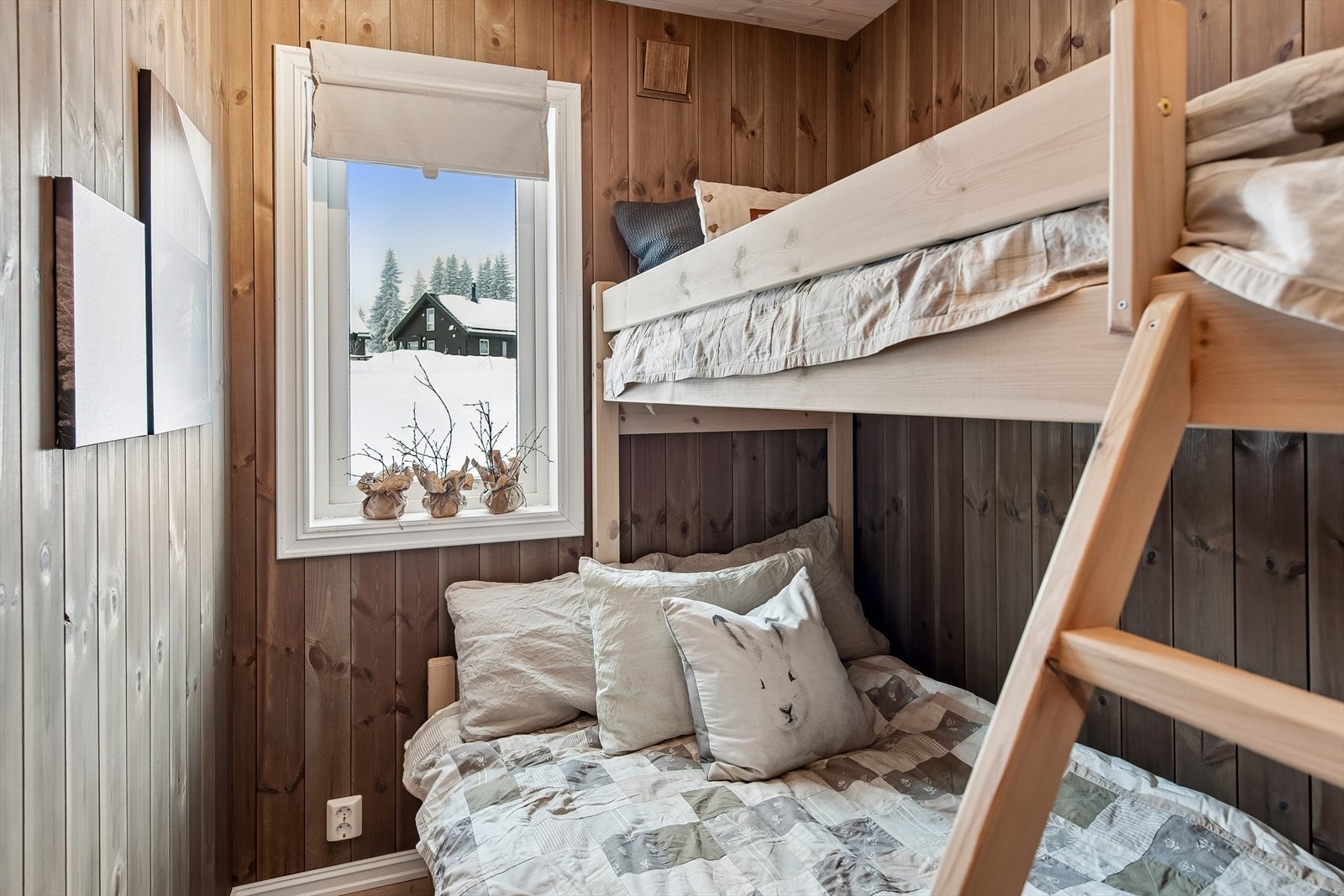 Det tredje soverommet er innredet med køyeseng, ideelt for barn eller gjester. Galleribilde