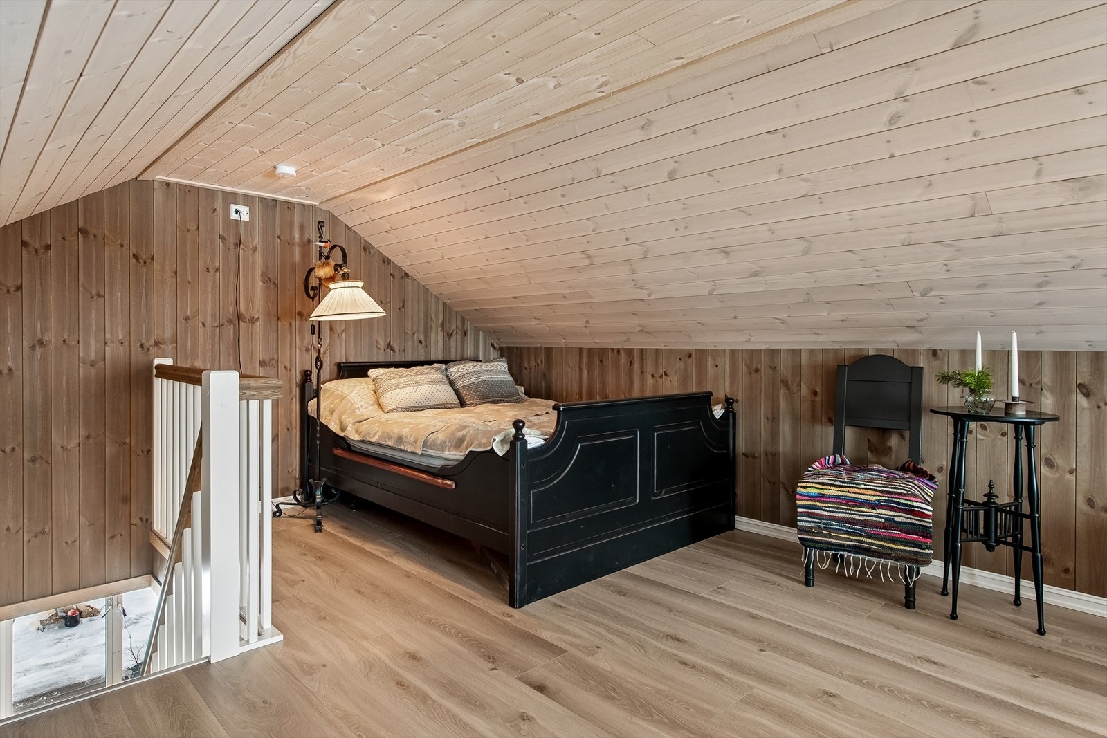 Loftstuen gir ekstra plass for lek eller avslapning. Galleribilde