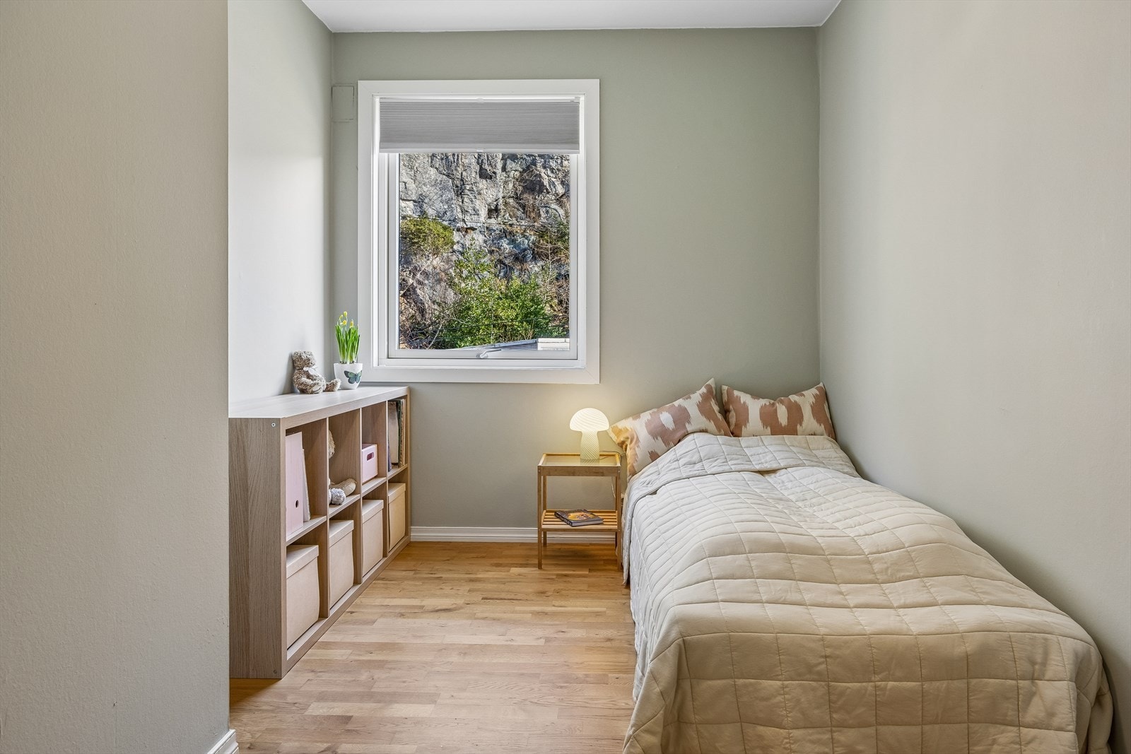 Det andre soverommet er på 8,9 m² og passer utmerket som barnerom, gjesterom eller kontor. Galleribilde