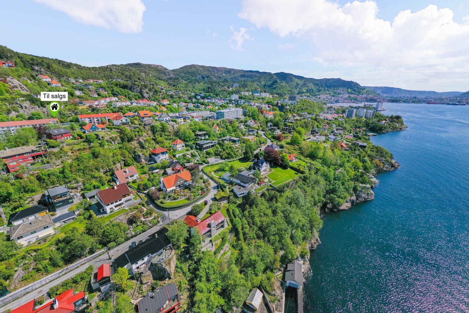 Området byr på svært gode turmuligheter, og beskrives som sentralt med nærhet til både sentrum, sjø og fjell. Galleribilde
