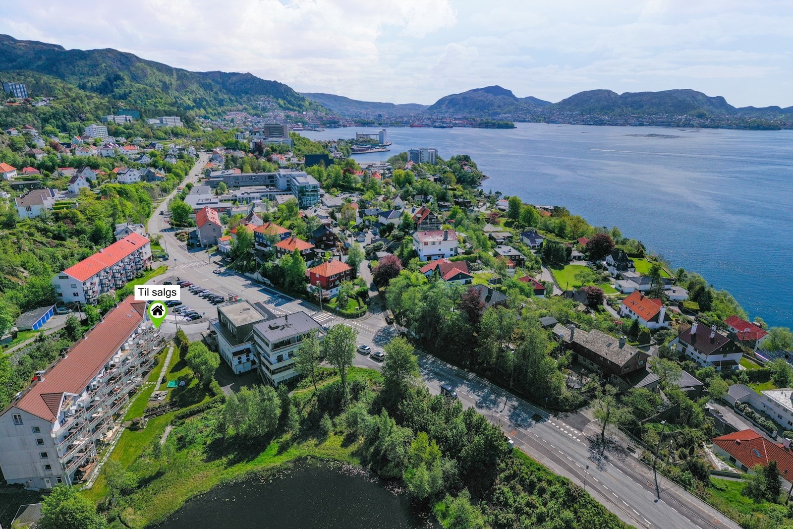 Her bor du med gangavstand til det meste. Nærmeste dagligvarebutikk, Spar, ligger kun ett minutts gange unna. Galleribilde
