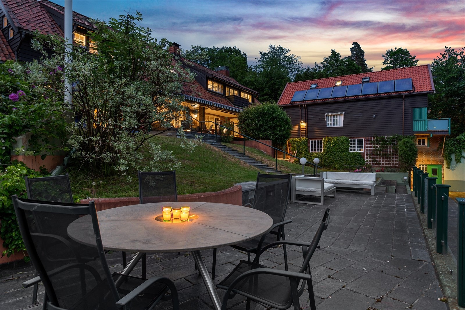 Eiendommen bærer preg av etterslep på vedlikehold og det må påregnes oppussing for å imøtekomme dagens forventning til moderne standard. Galleribilde