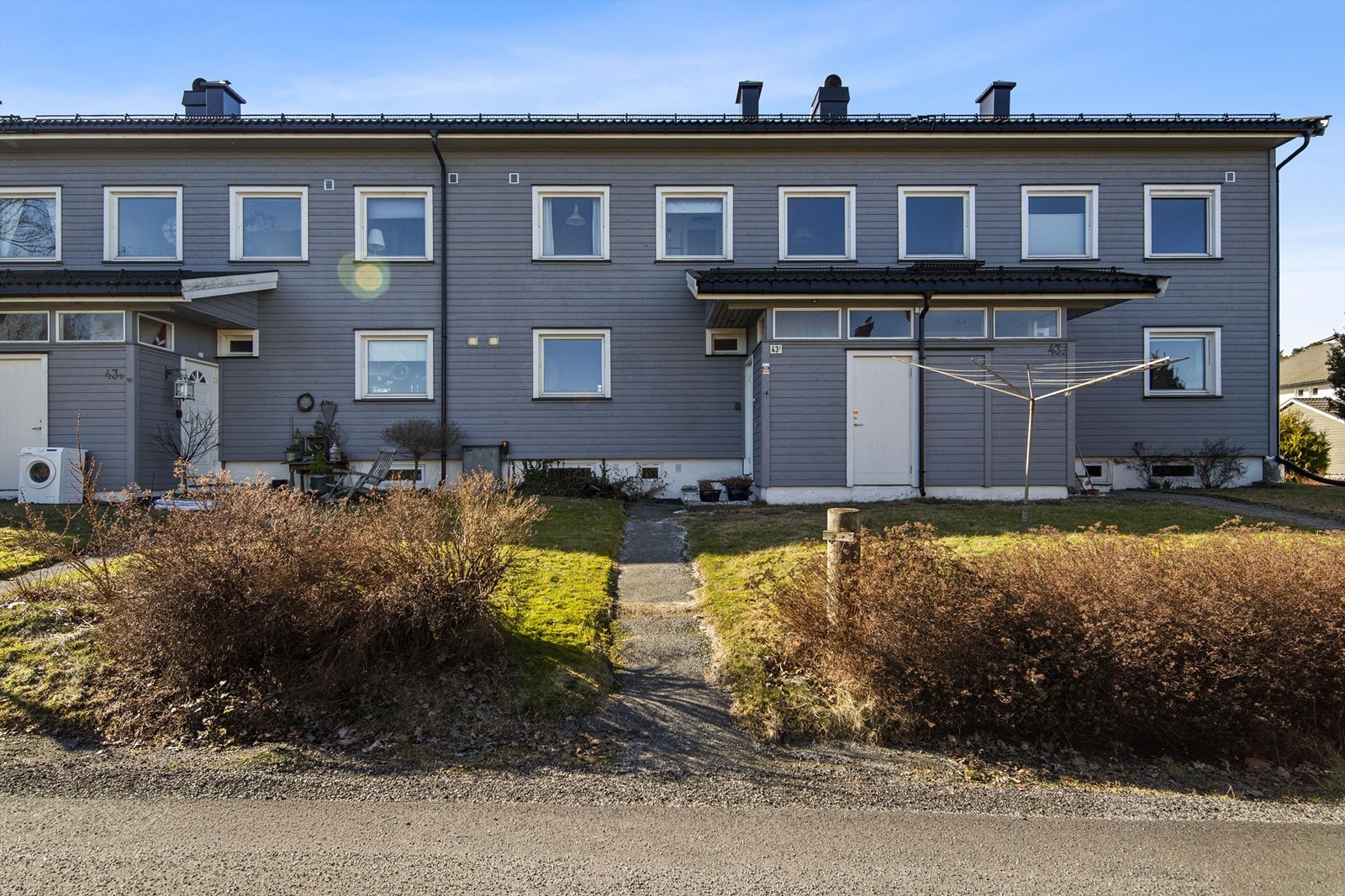 Inngangspartiet har morgensol og ligger vendt mot rolig område Galleribilde