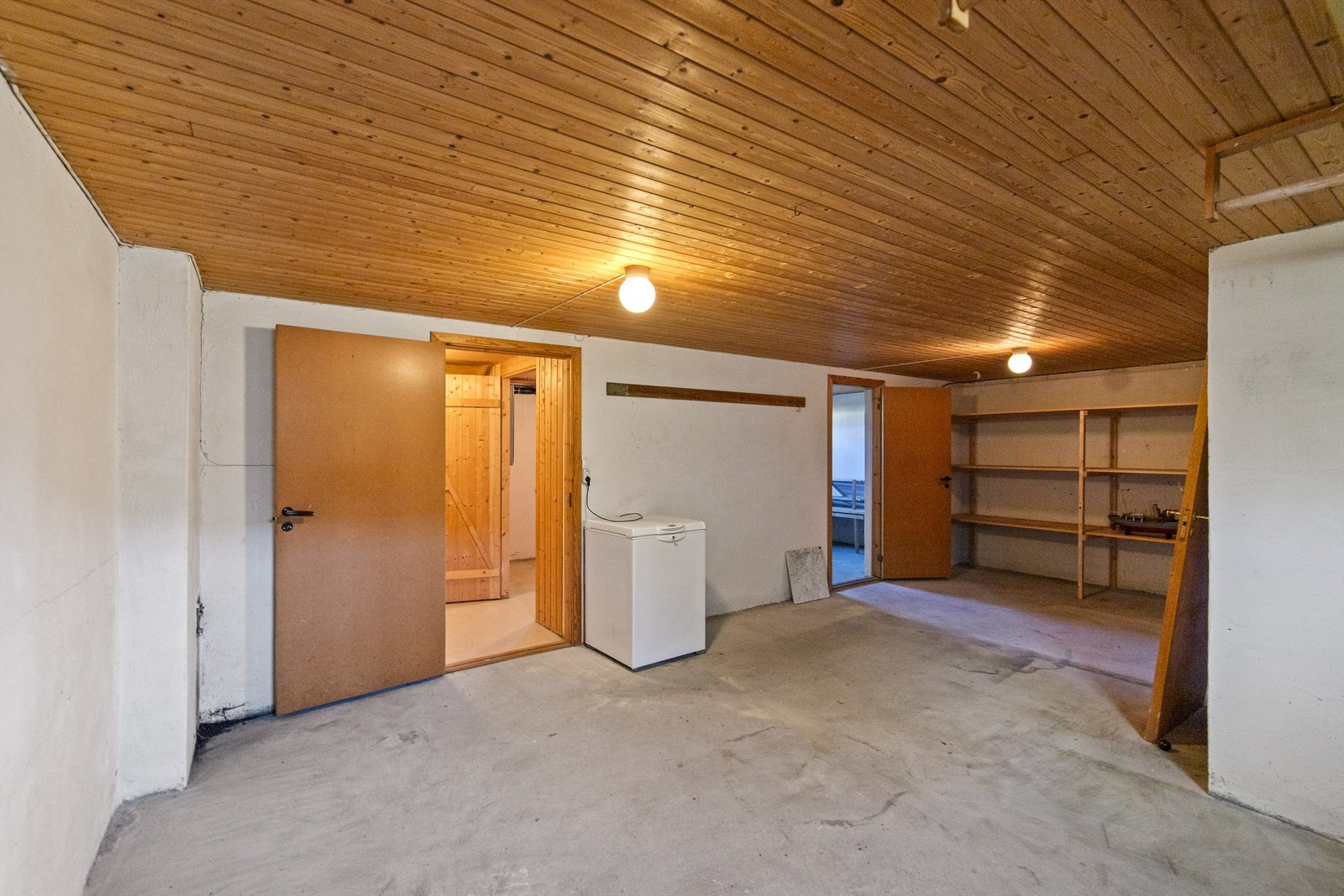 De tre bodene i kjelleren gir et samlet areal på over 20 m² for lagring. Galleribilde