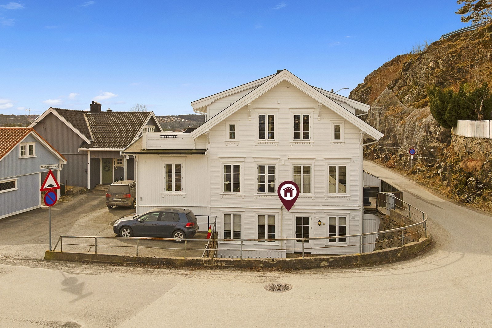 Innholdsrik og pen selveierleilighet med biloppstillingsplass. Galleribilde