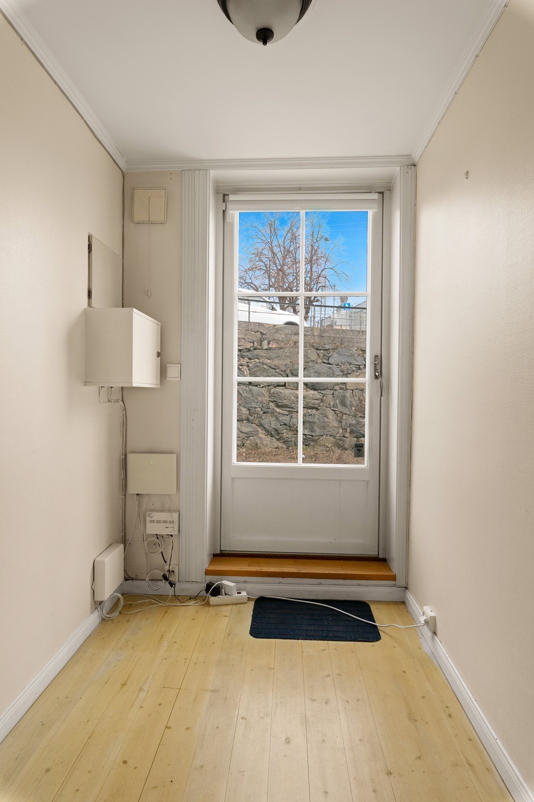 Mellomgang med utgang til terrasse/hage. Galleribilde