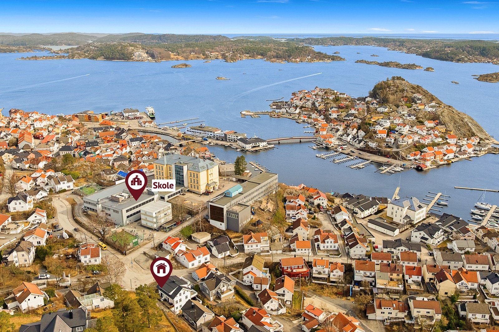 Det er også gangavstand til Kragerø Skole 1 -10, SFO, barnehager, dagligvareforretning, svømmehall, idrettsanlegg, samt fine turområder. Galleribilde