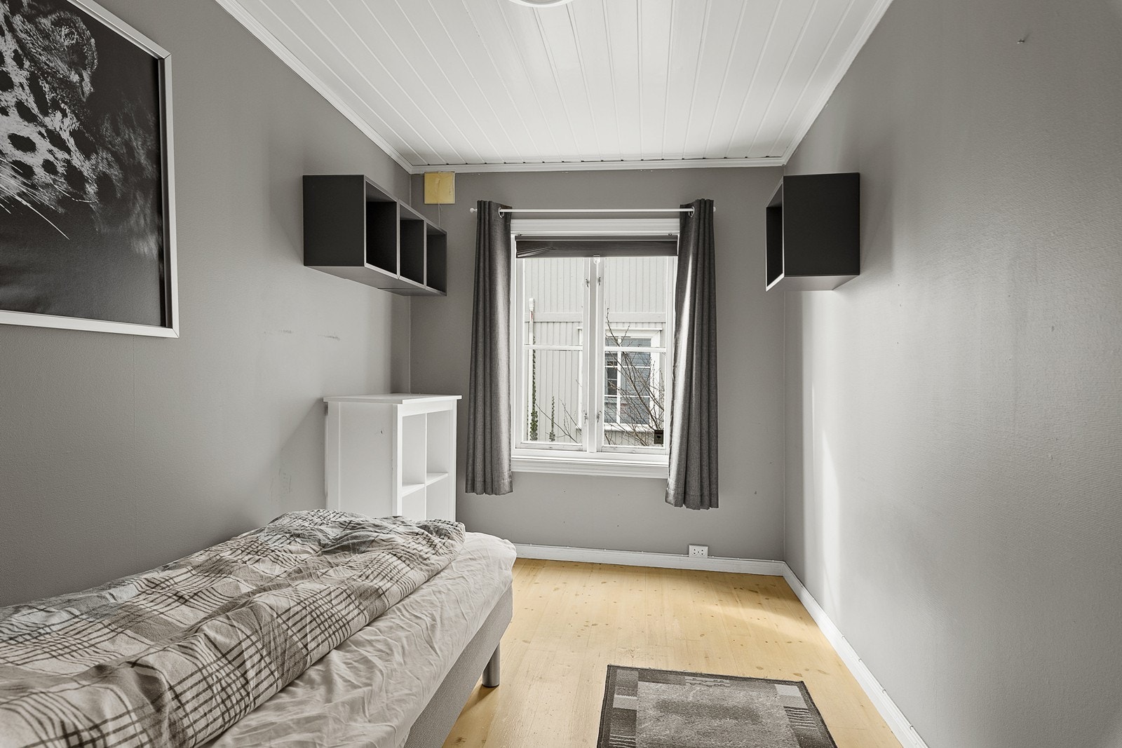 Det er 3 soverom i leiligheten. Galleribilde