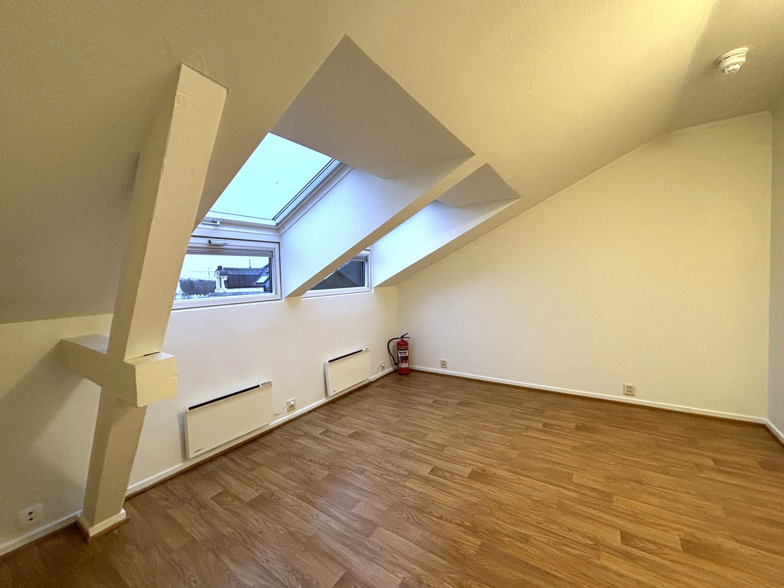 Koselig loftsleilighet med mye naturlig lys. Galleribilde