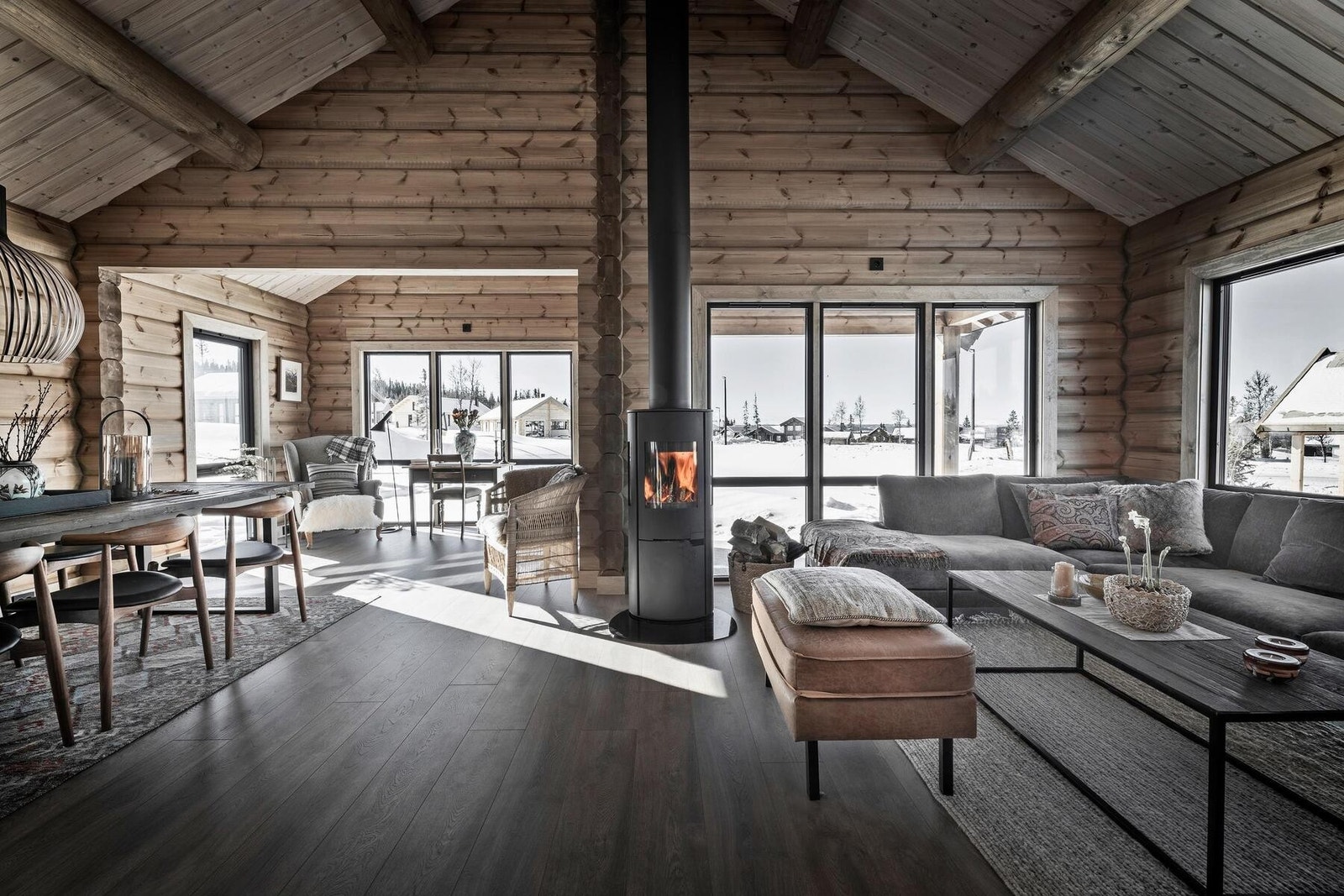 Foto fra stuen i en av våre hyttemodeller. Galleribilde