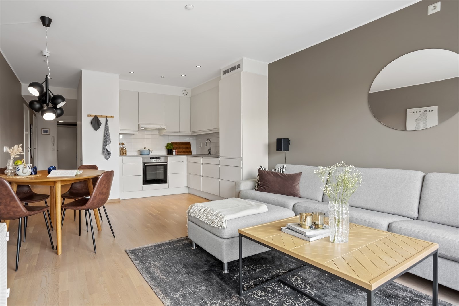 En lys og tiltalende 3-roms eierleilighet med flere eksemplariske kvaliteter. Galleribilde