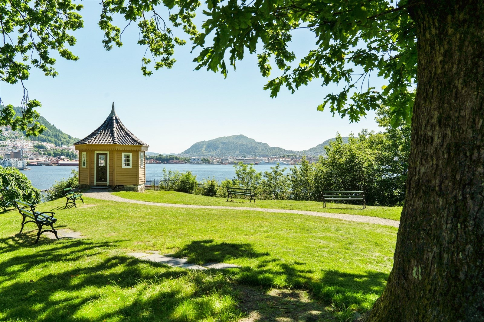 Idylliske Gamle Bergen ligger få minutters gange fra leiligheten. Galleribilde