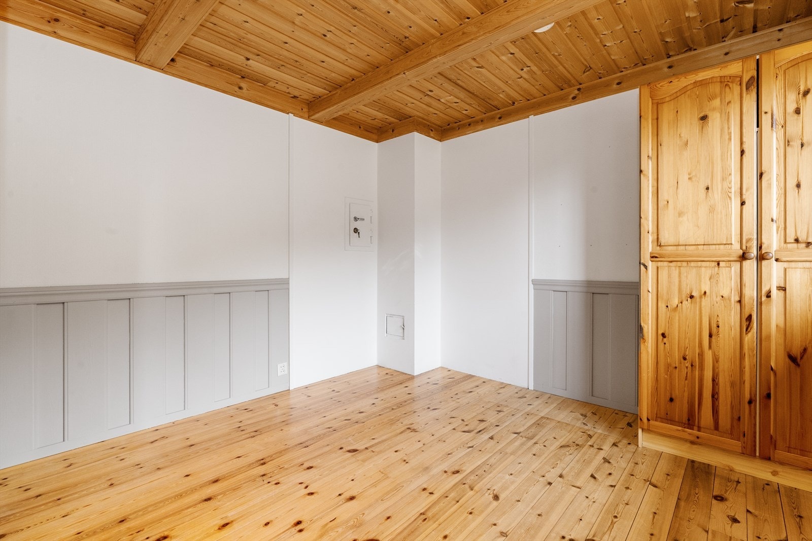 Soverommene har god plass til stor seng og garderobeløsning. Galleribilde