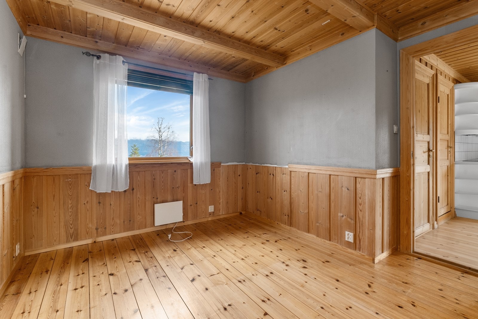 De to soverommene ligger fint plassert i 1. etasje og er av god størrelse. Galleribilde