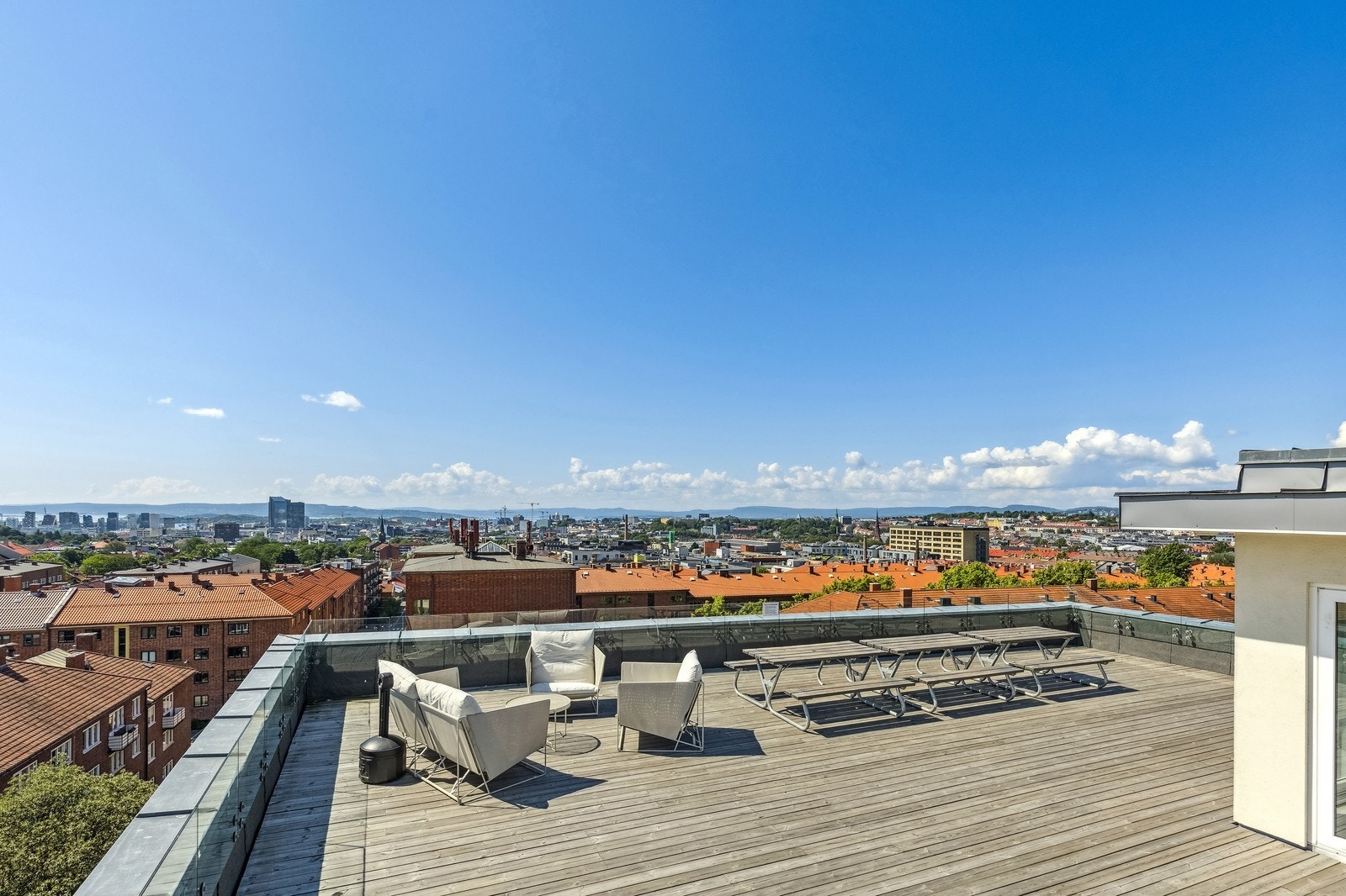 Stor felles takterrasse med fantastisk. Galleribilde