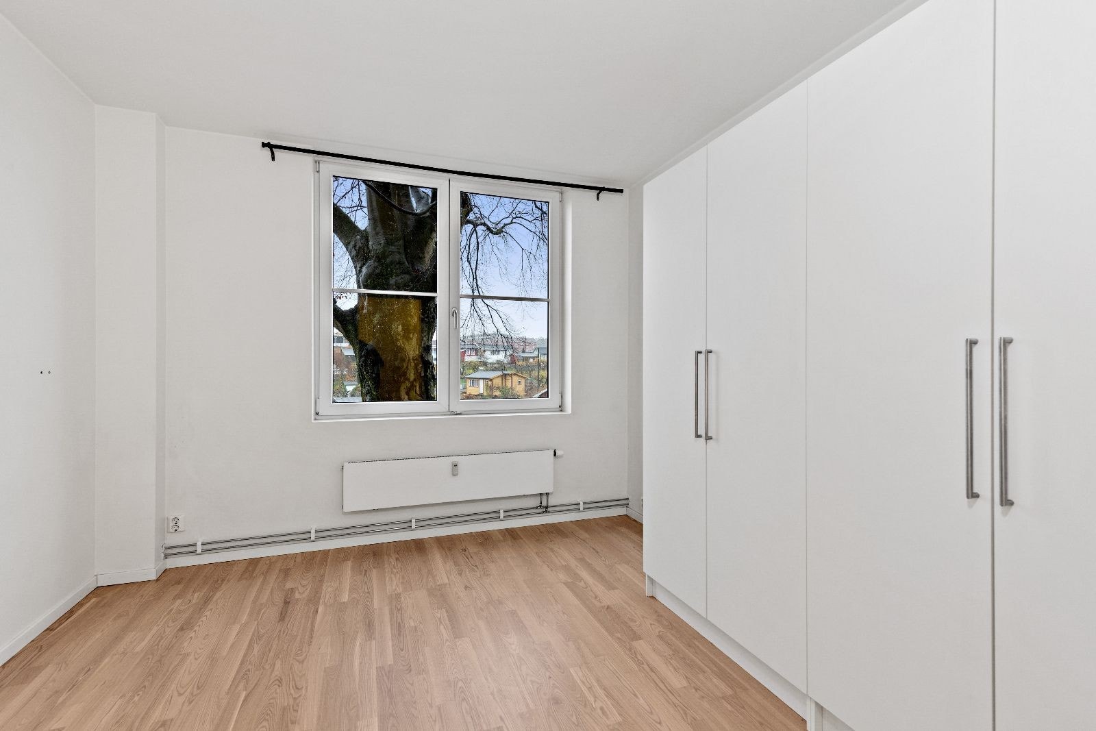 Soverom 1 - Godt med skapplass Galleribilde