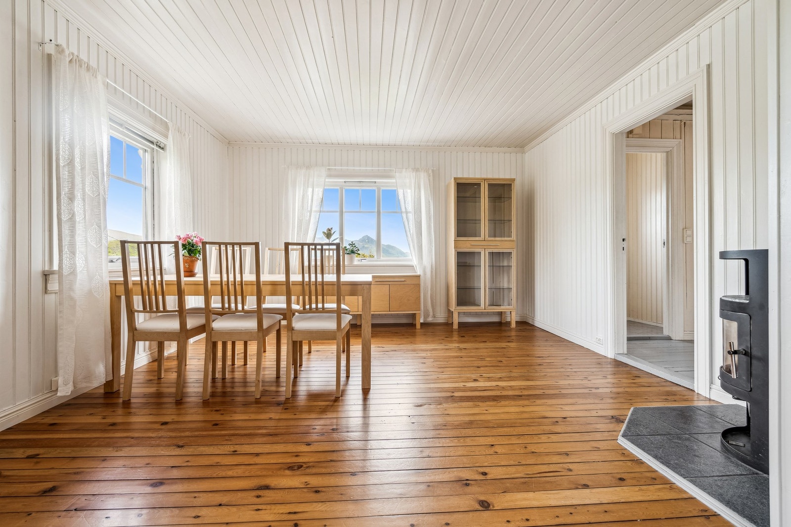 God plass for spisestue. Galleribilde