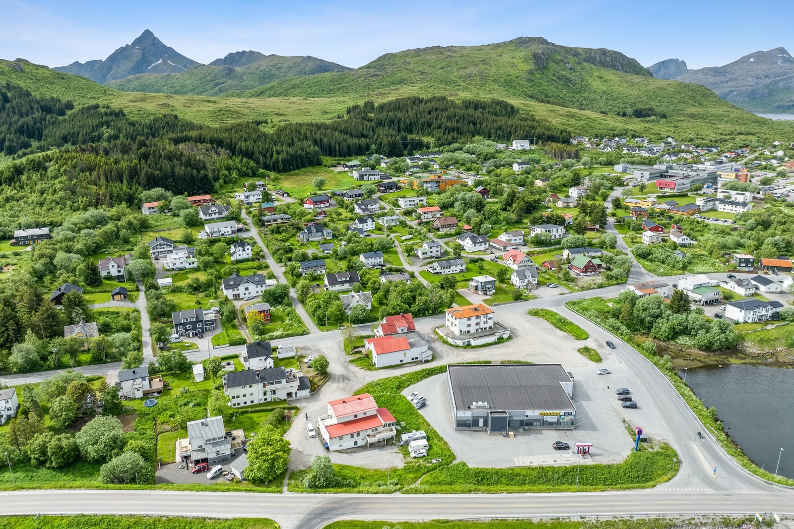 Gangavstand til dagligvarebutikk, skole, sykehus etc. Galleribilde