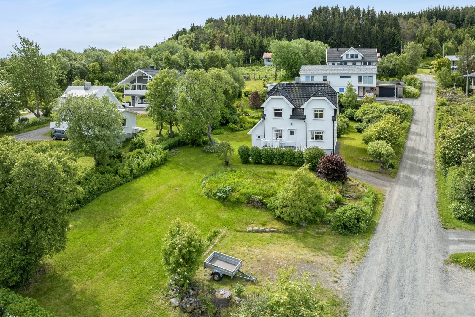 Velkommen til Hornsbakken 8 - Presentert av EiendomsMegler 1 Lofoten. Foto: EFKT. Galleribilde