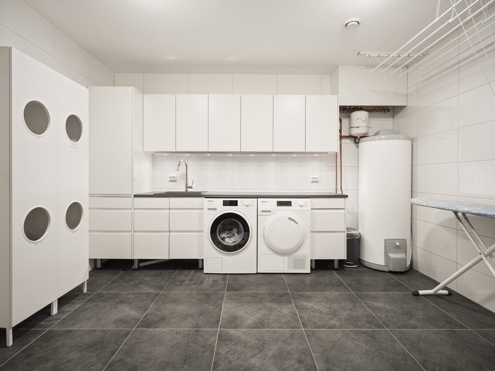 Vaskerom Galleribilde