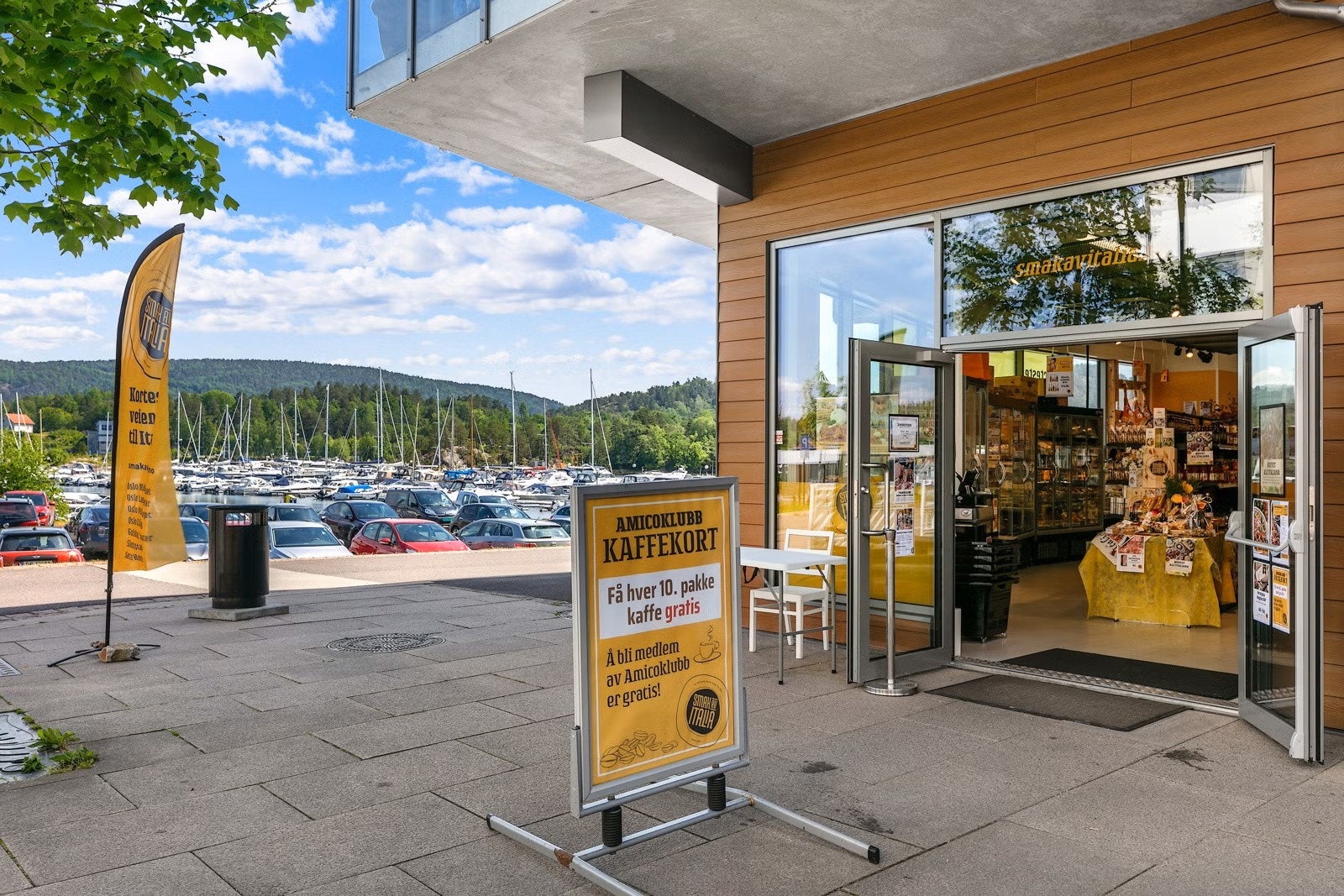 Her har du butikker som Smak av Italia, vinmonopol, matbutikker og apotek like i nærheten Galleribilde