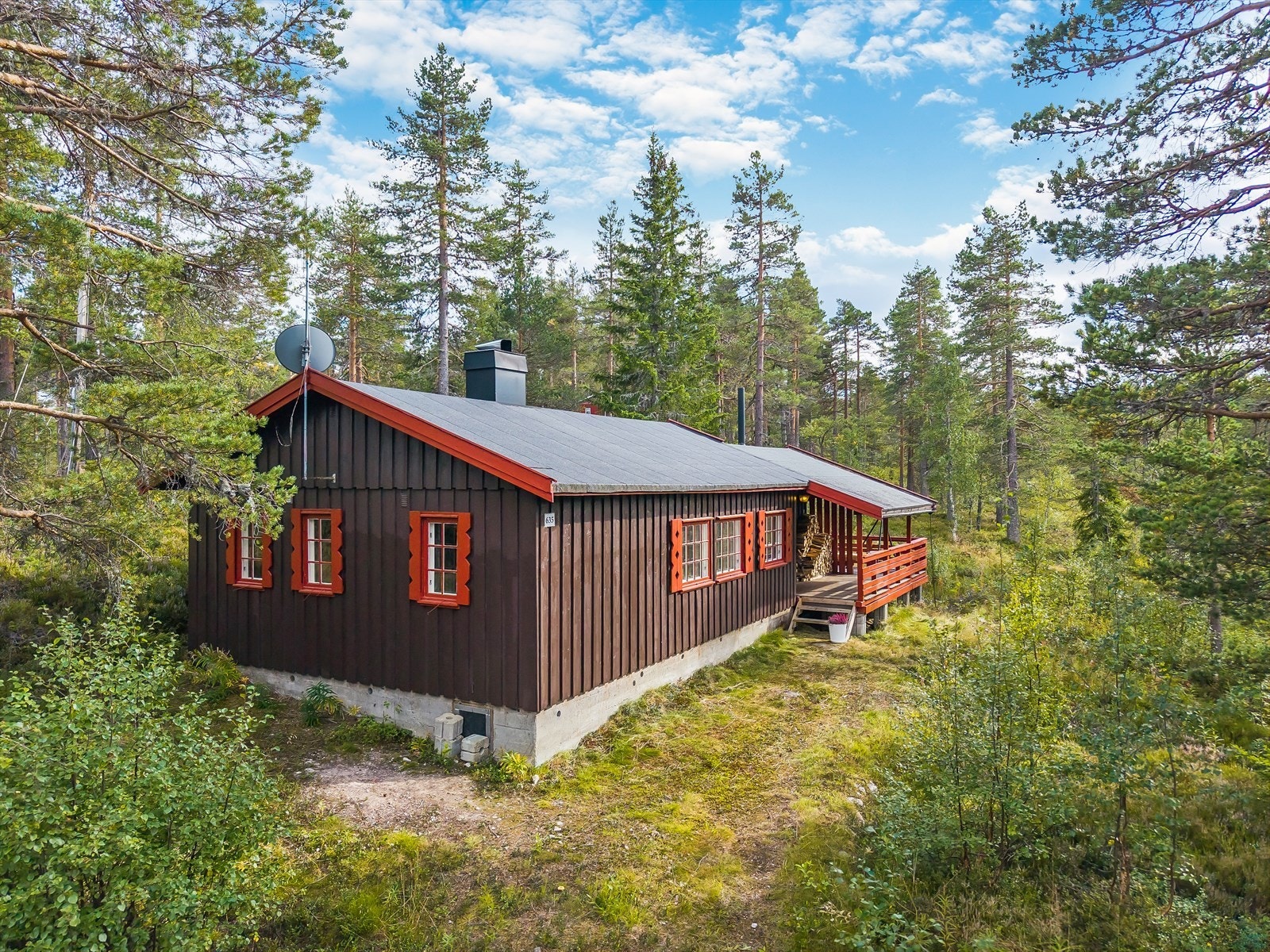 Søre Blevegen 635 er en sjarmerende fritidseiendom, stille og fredelig beliggende, like før krysset når man kommer opp på Søre Blefjell. Galleribilde