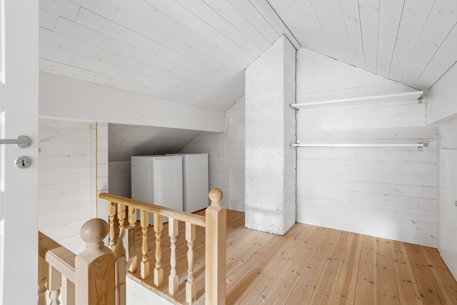 God og oversiktlig lagringsplass i tilknytning til hemsrom. Galleribilde