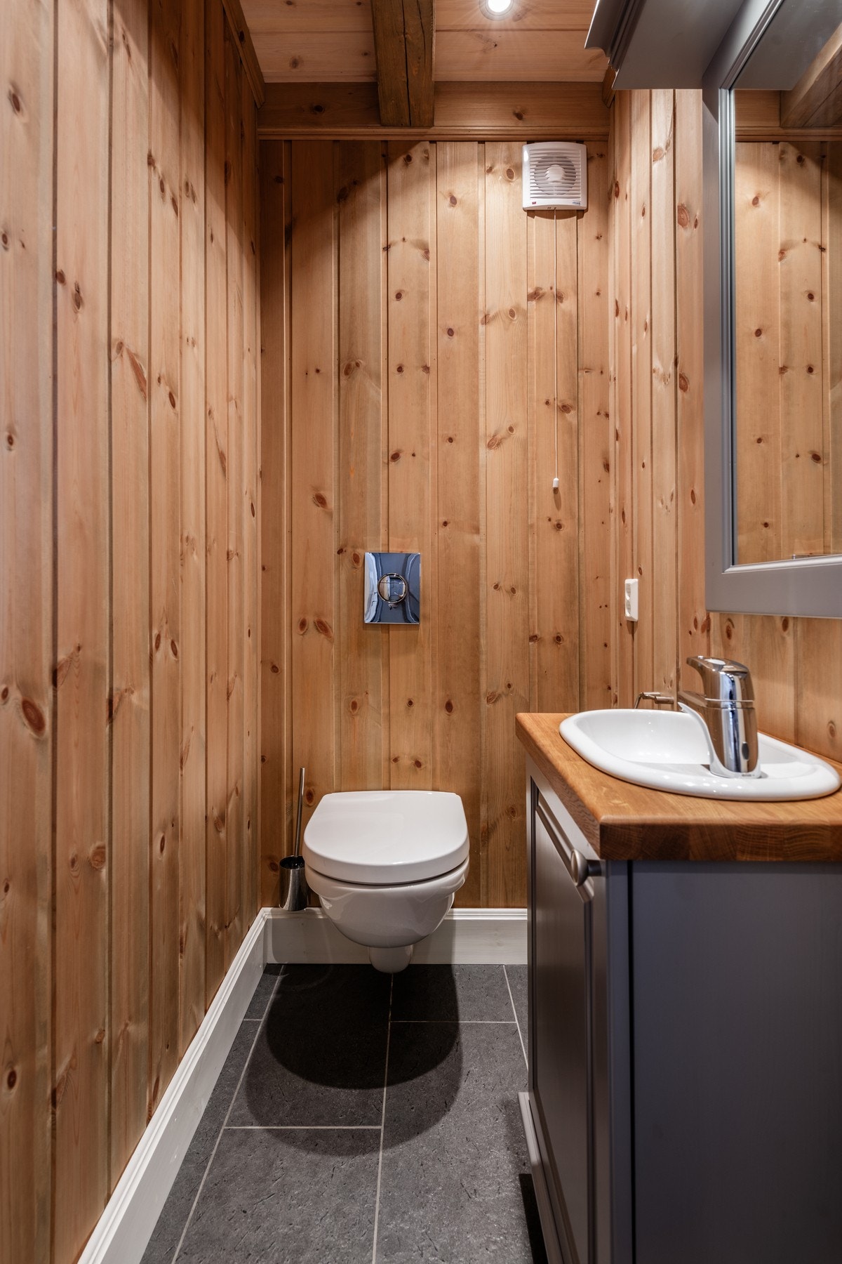 Toalettrom i forbindelse med entré Galleribilde