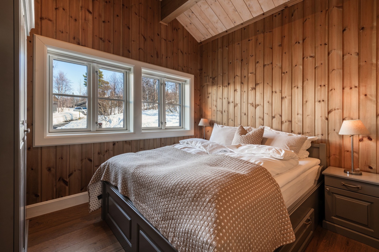 På hytten er det deilig å nyte lange, late morgener i deilig sengetøy Galleribilde