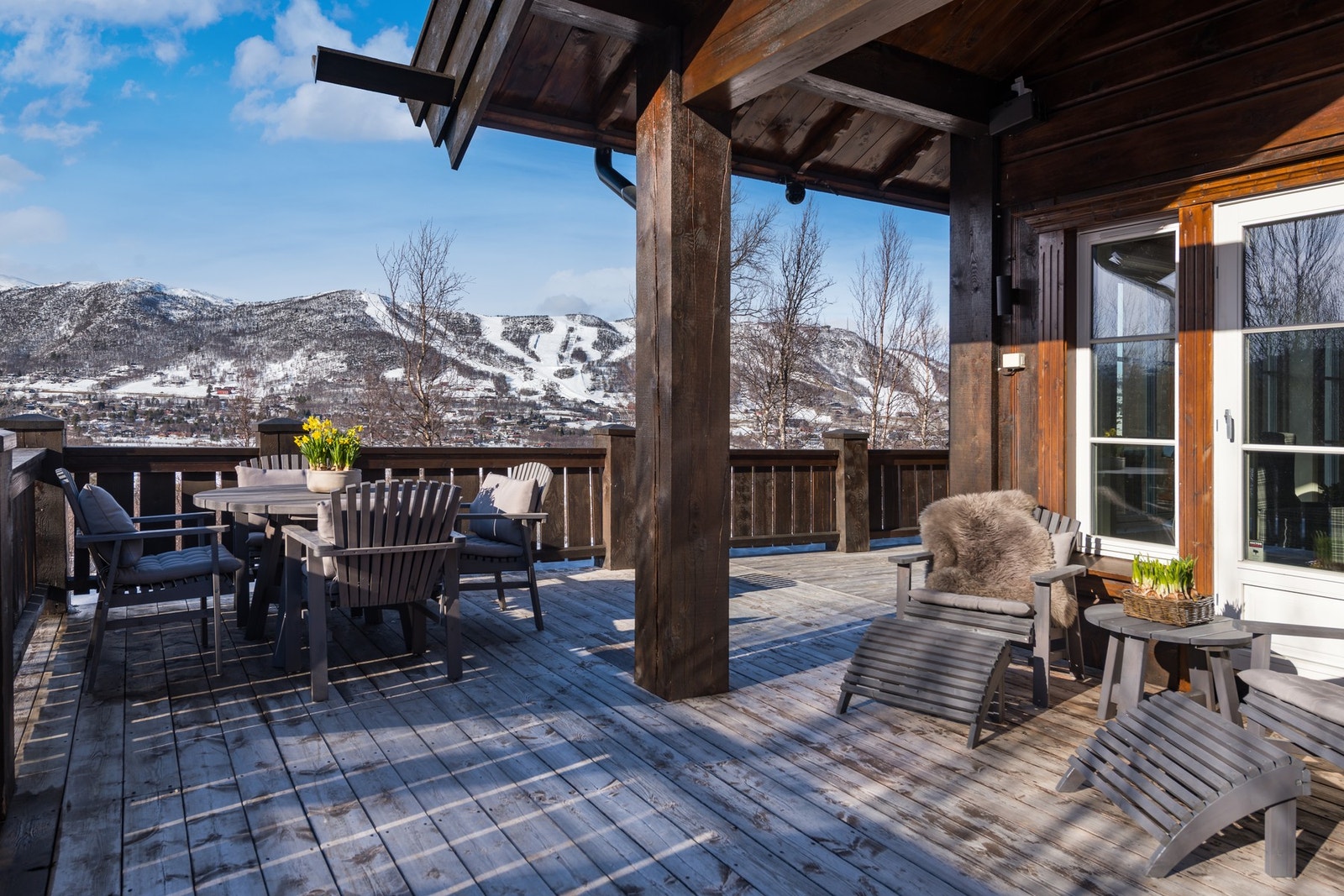 Her kan du nyte fantastisk utsikt og gode solforhold året rundt Galleribilde