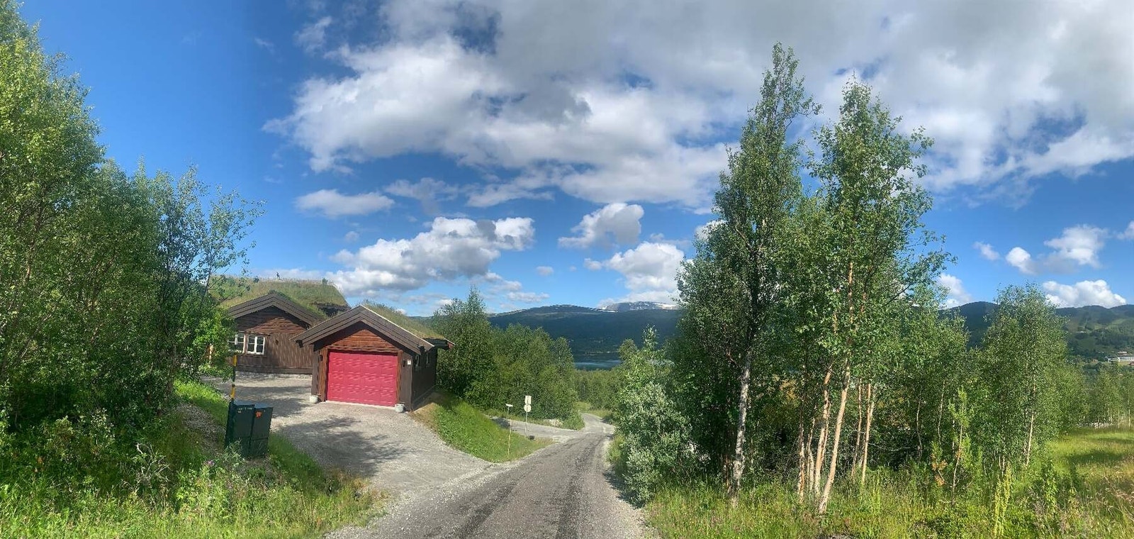 Eiendommen ligger usjenert til i Uthusslåtta (Selgers eget bilde fra annen årstid) Galleribilde