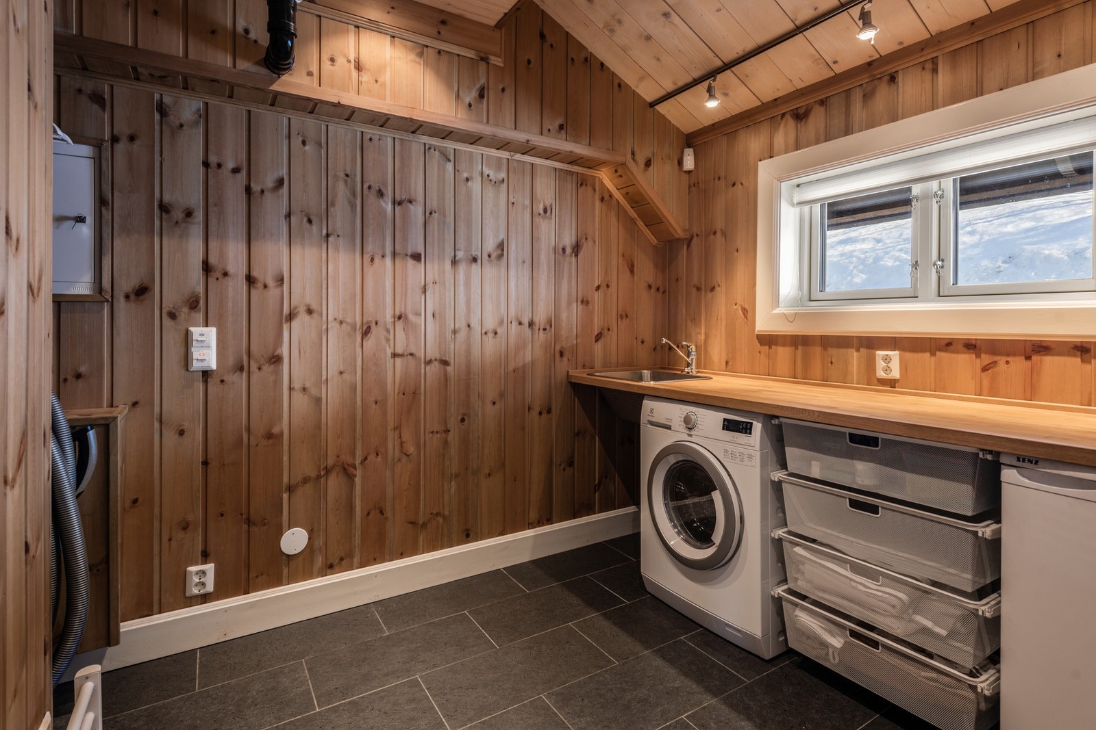 Praktisk vaskerom nær inngangen Galleribilde