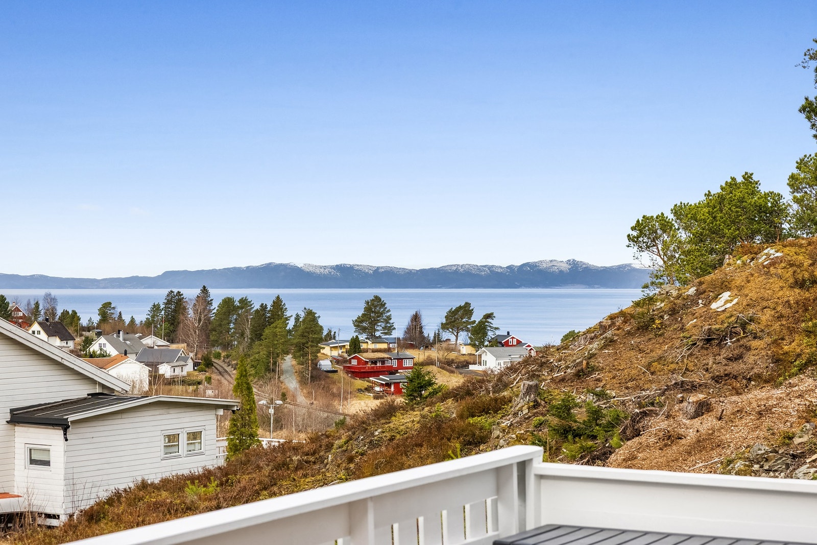 Her kan du nyte sene sommerkvelder med utsikt. Galleribilde