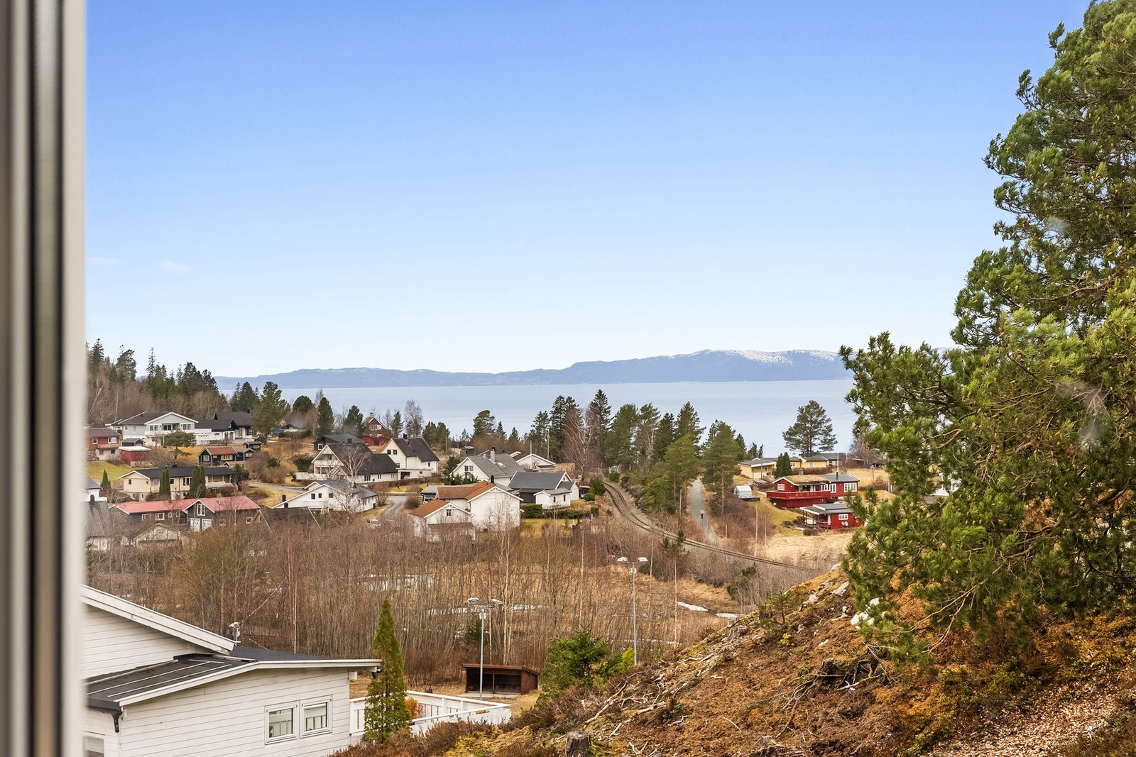 Her kan du nyte sjøutsikt fra boligen. Galleribilde