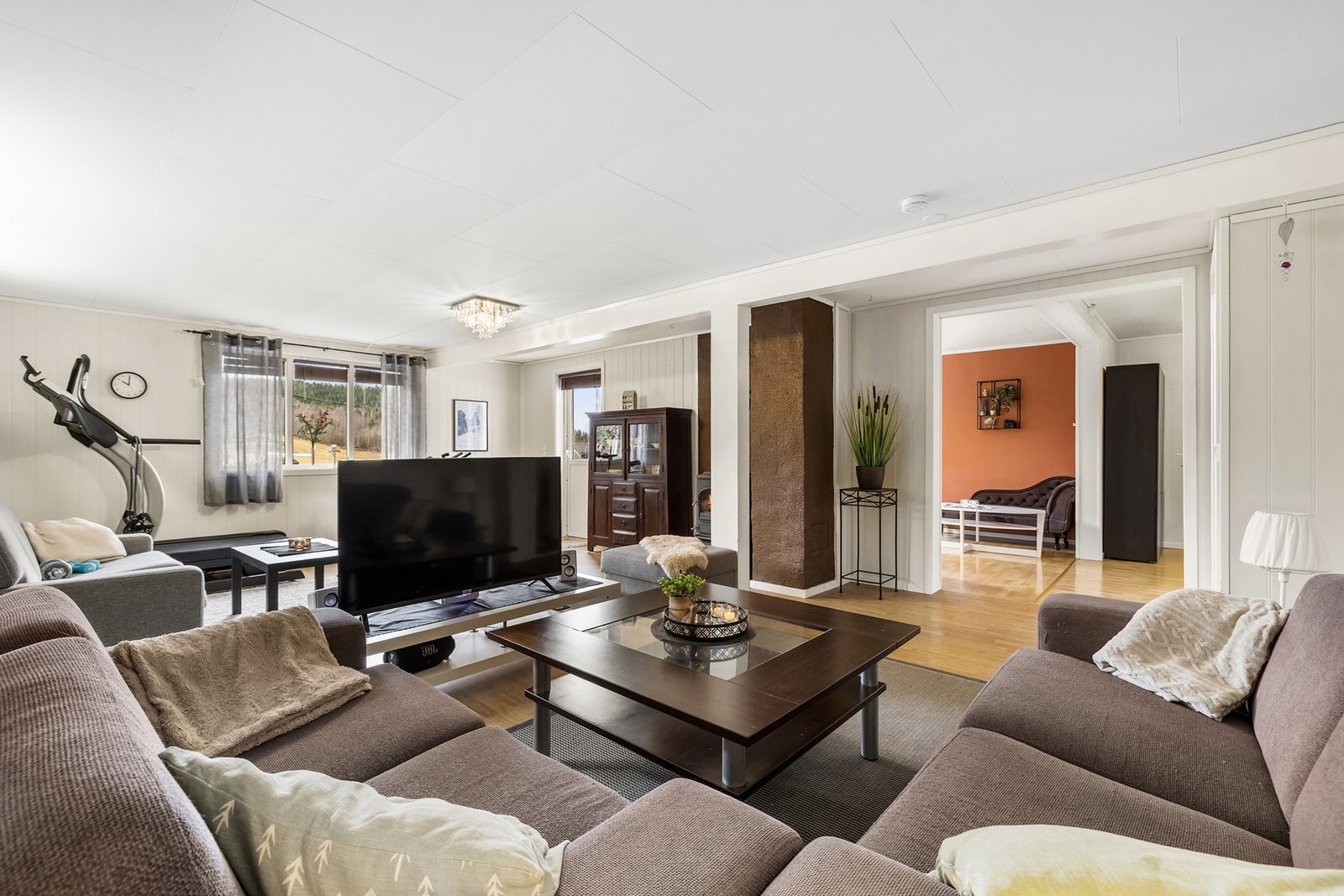 Romslig stue på 34,8 kvm. Galleribilde