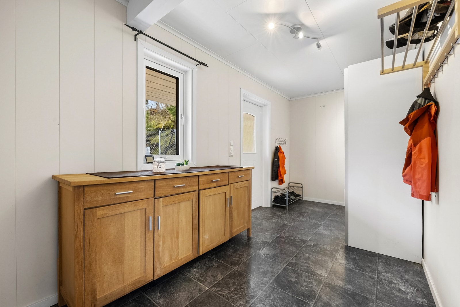 Entrè på 10,3 kvm. Galleribilde