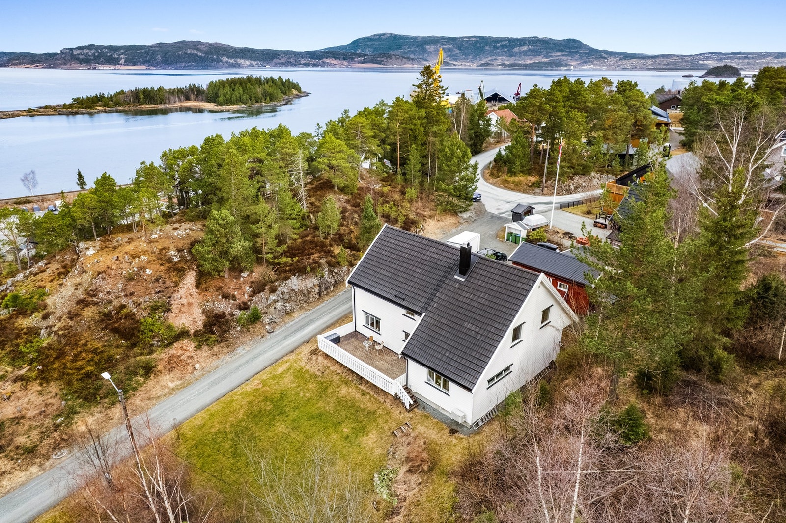 Flott beliggenhet med nærhet til sjøen. Galleribilde