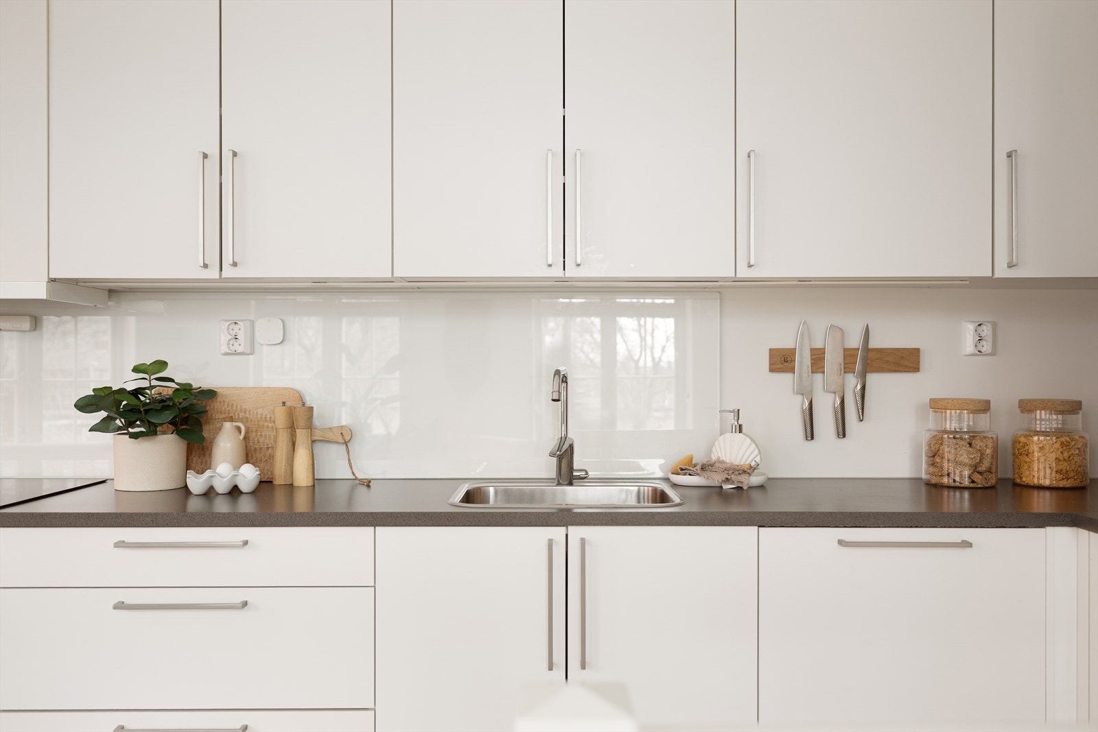 Felleskostnadene inkluderer blant annet kabel-TV, internett og a-konto fjernvarme. Galleribilde