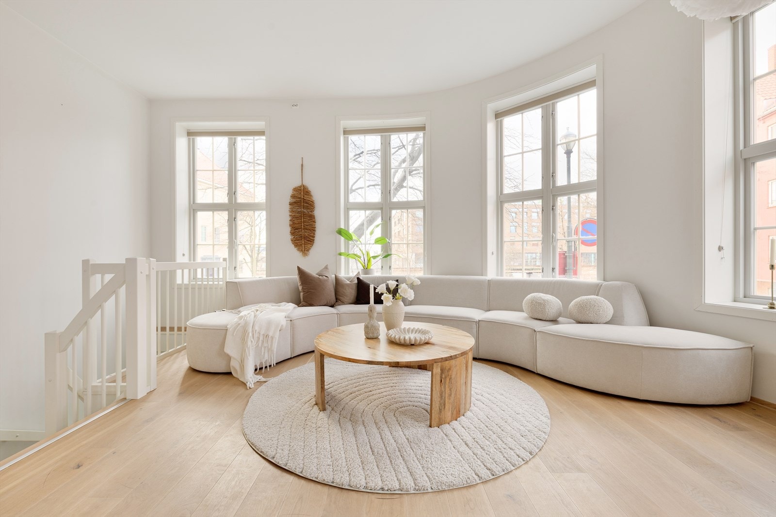 Boligen har en gjennomtenkt planløsning over to plan og ble totalrenovert i 2020. Galleribilde