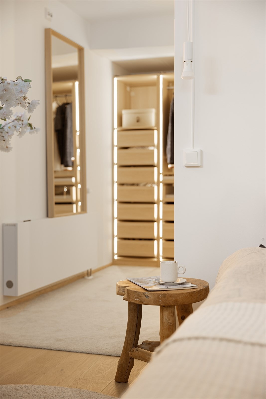 Soverommet har en egen sone med walk-in-closet. Galleribilde