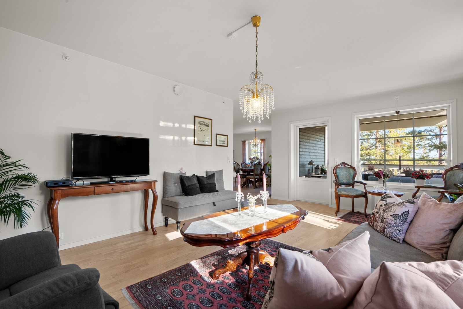 Kabel-TV/bredbånd fra Telenor (kr. 500,-) er inkludert i felleskostnadene. Galleribilde