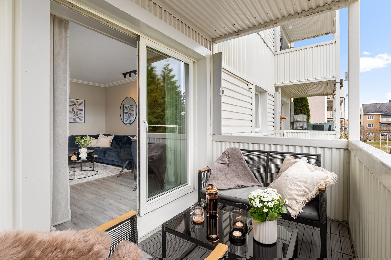 Balkongen kan bli en forlengelse av stuen på solrike dager. Galleribilde
