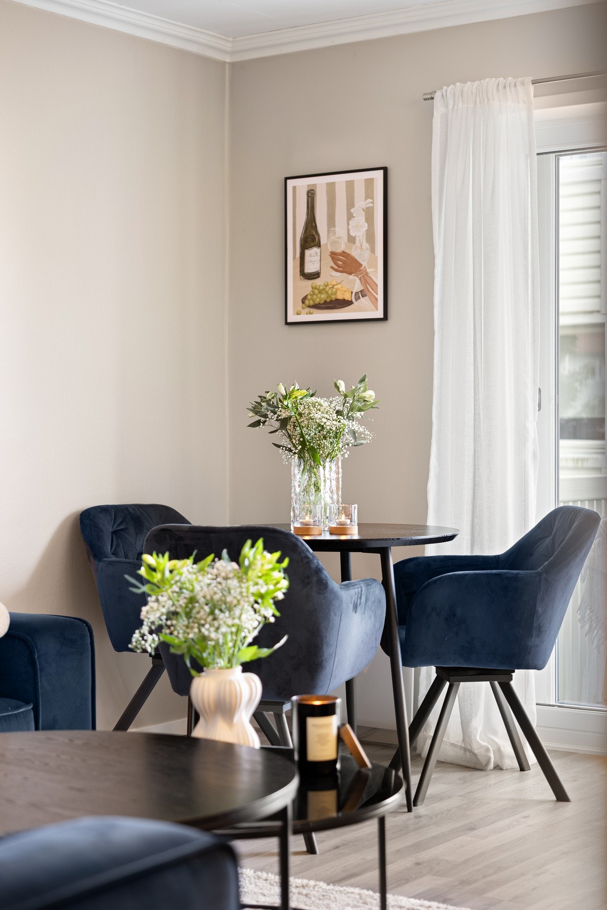 På stuen er det god plass til et hyggelig spisebord. Galleribilde