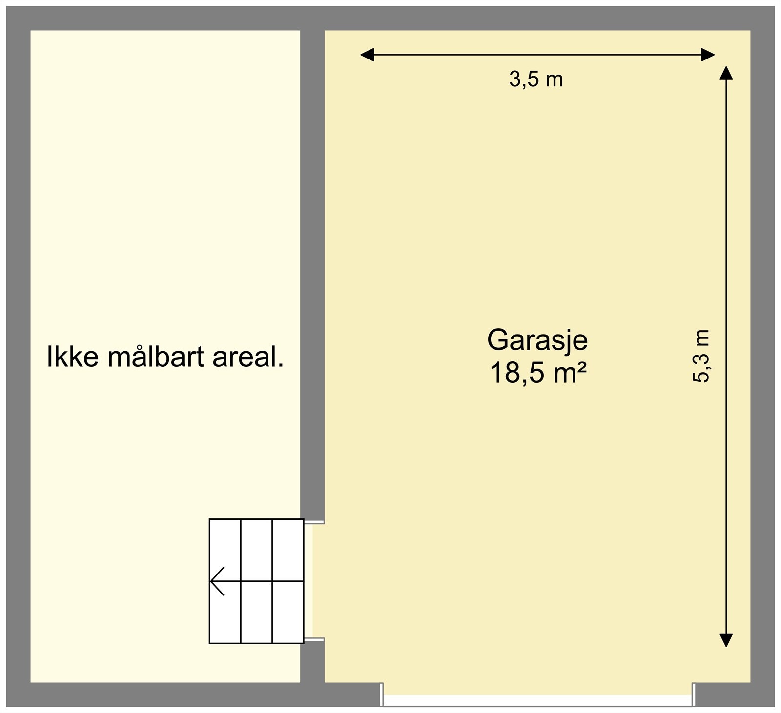 I kjelleretasjen finner vi en garasje. I tillegg er det parkeringsplass i innkjørsel. Galleribilde