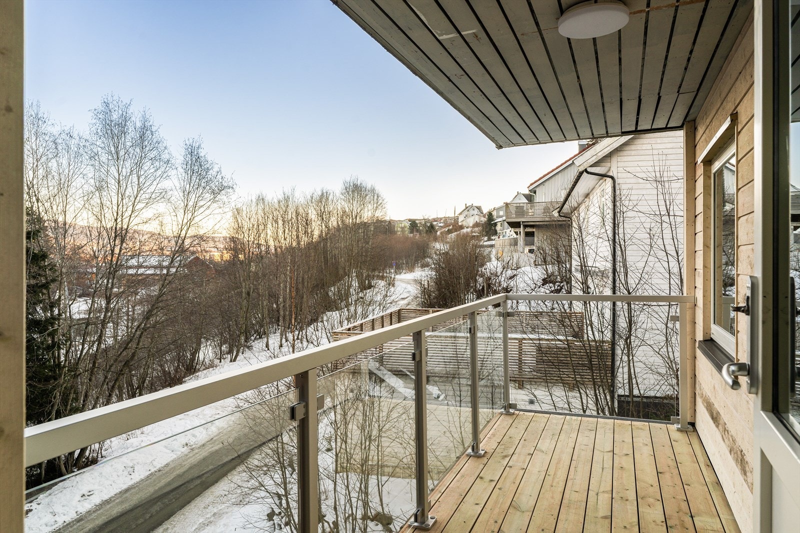 I tillegg til takterrassen har man en veranda på ca 6 kvm med adkomst fra det ene soverommet. Galleribilde