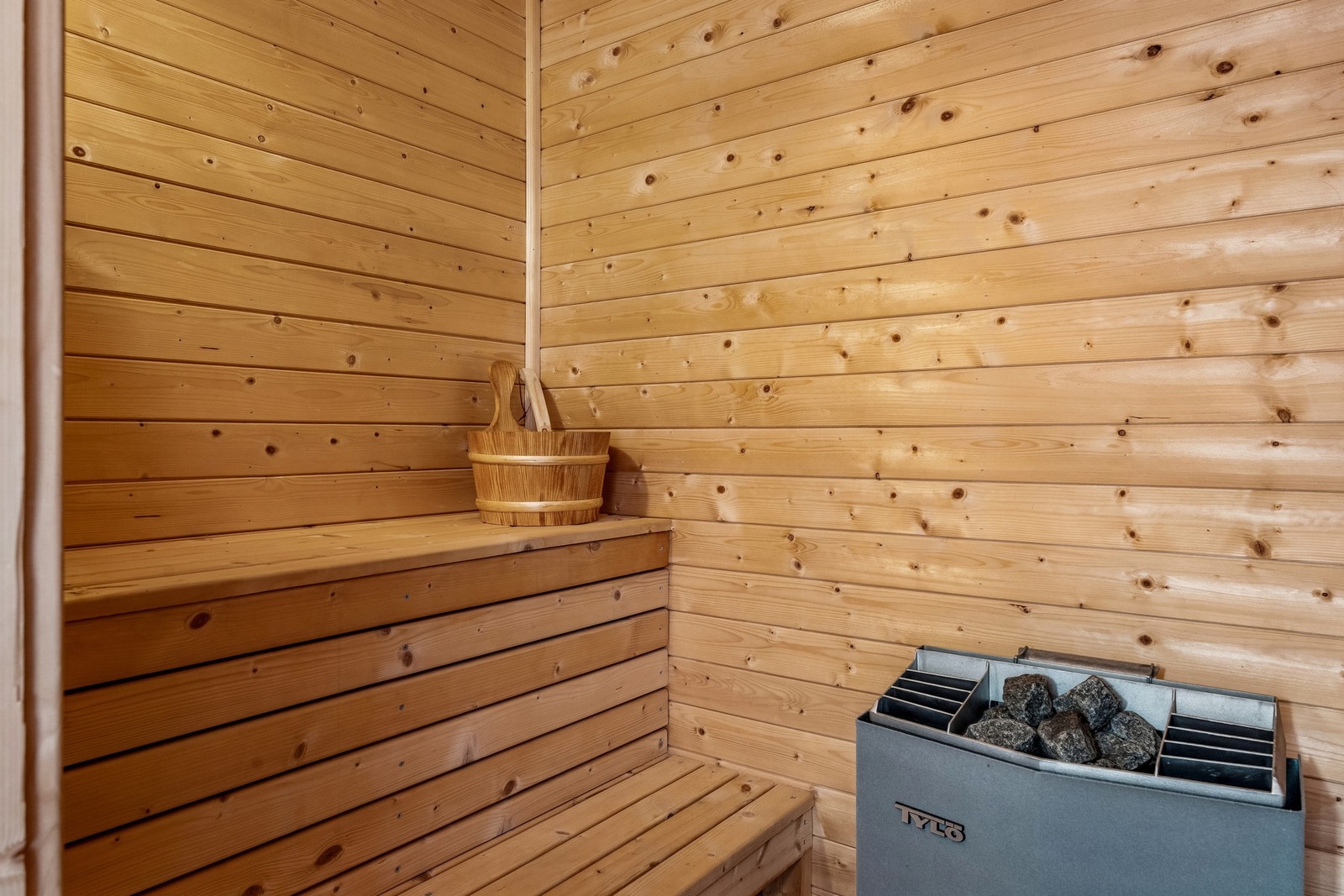 Det ene badet har adkomst til badstue Galleribilde